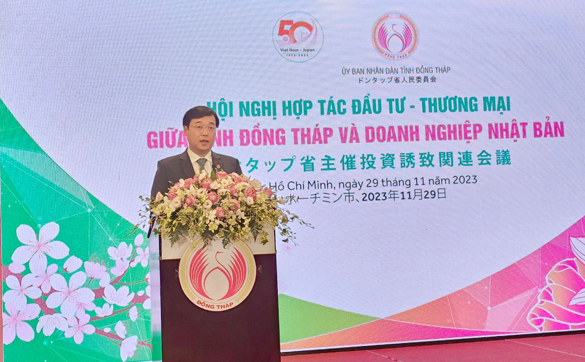 Bí thư Tỉnh ủy Đồng Tháp Lê Quốc Phong phát biểu tại hội nghị Bí thư Tỉnh ủy Đồng Tháp Lê Quốc Phong phát biểu tại hội nghị