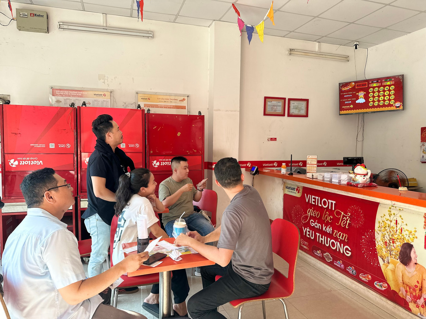 Keno là sản phẩm luôn thu hút đông đảo người chơi tại các điểm bán Vietlott trên toàn quốc. (Nguồn: Vietlott)