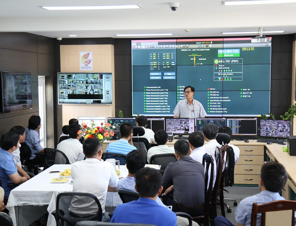 Anh Hoàng Đăng Nam trong buổi đào tạo chuyên gia cấp EVN Anh Hoàng Đăng Nam trong buổi đào tạo chuyên gia cấp EVN