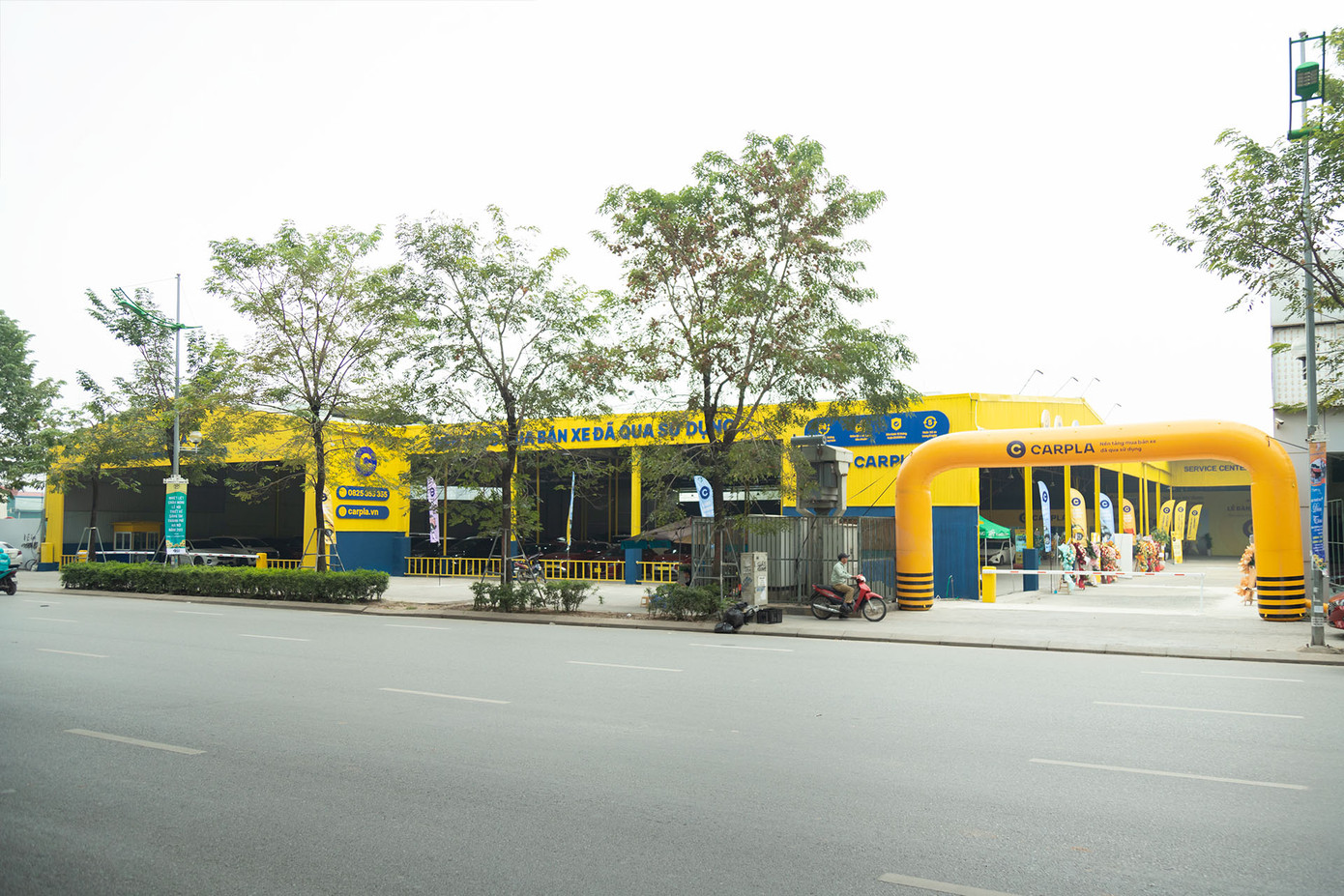 Toàn cảnh Automall Carpla Phạm Văn Đồng - Hà Nội