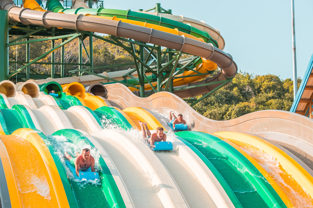 Lần thứ 4 liên tiếp kể từ năm 2020, Aquatopia Water Park được WTA – giải thưởng được mệnh danh là “Oscar của ngành du lịch thế giới” vinh danh công viên nước hàng đầu châu Á. Lần thứ 4 liên tiếp kể từ năm 2020, Aquatopia Water Park được WTA – giải thưởng được mệnh danh là “Oscar của ngành du lịch thế giới” vinh danh công viên nước hàng đầu châu Á.