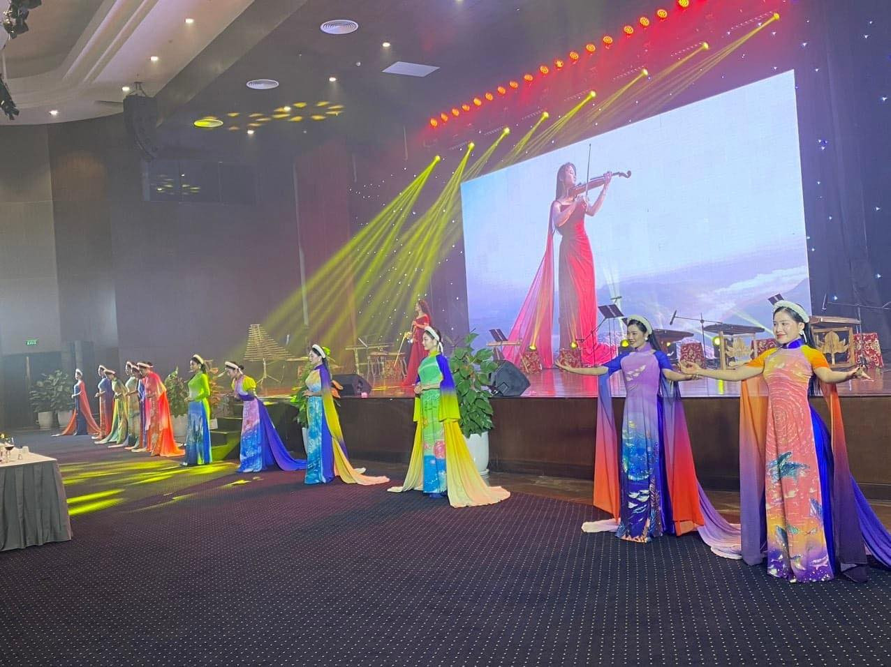 Các tiết mục trình diễn đều được dàn dựng công phu Các tiết mục trình diễn đều được dàn dựng công phu