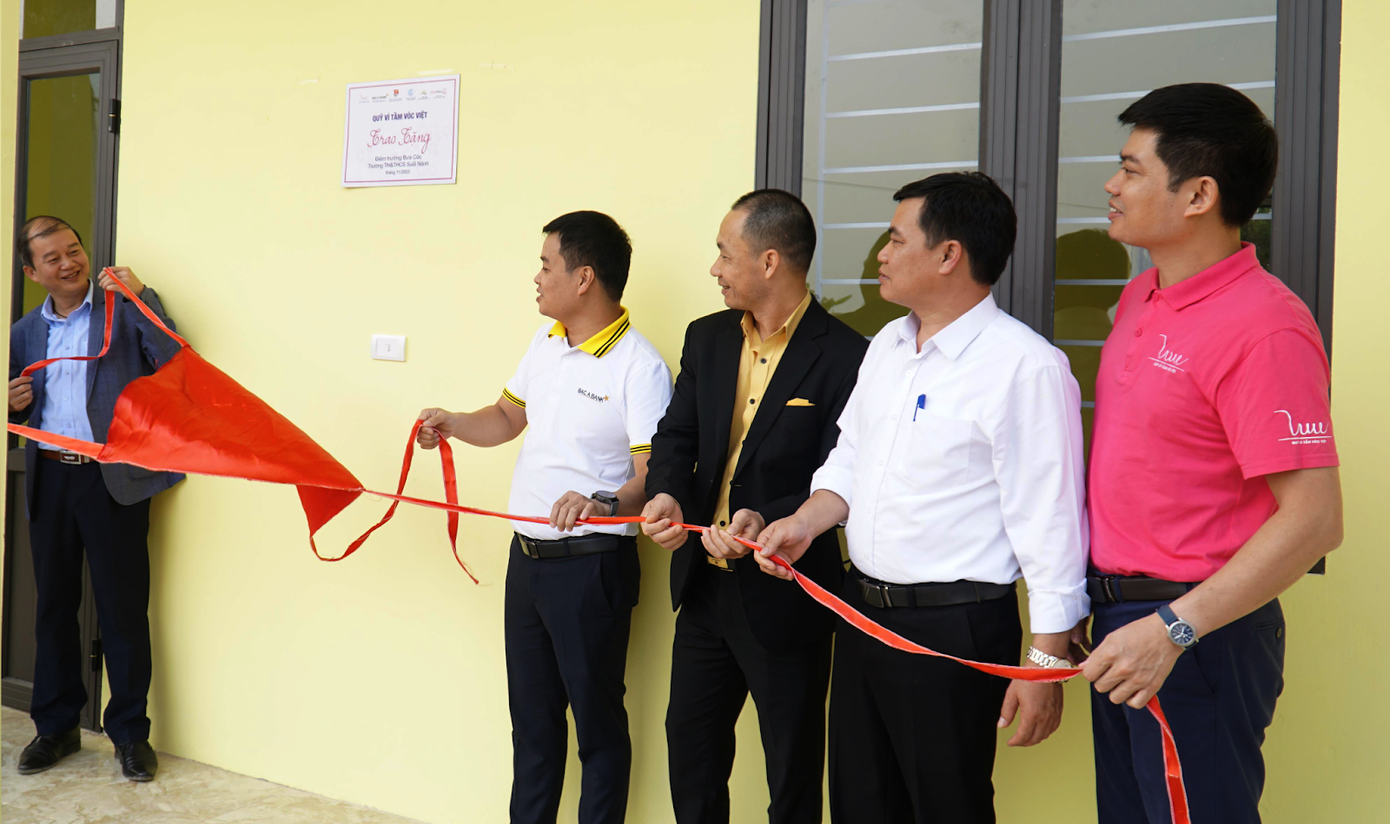 Điểm trường mới mang đến điều kiện học tập tốt hơn cho các em học sinh xóm Bưa Cốc