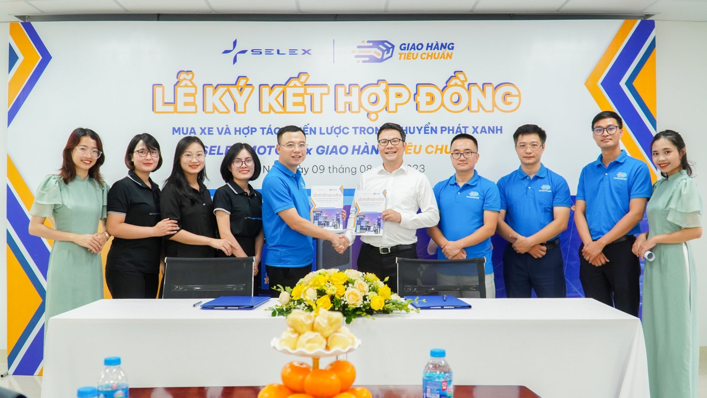 Giao Hàng Tiêu Chuẩn ký hợp đồng đặt mua 500 xe điện với Selex Motors