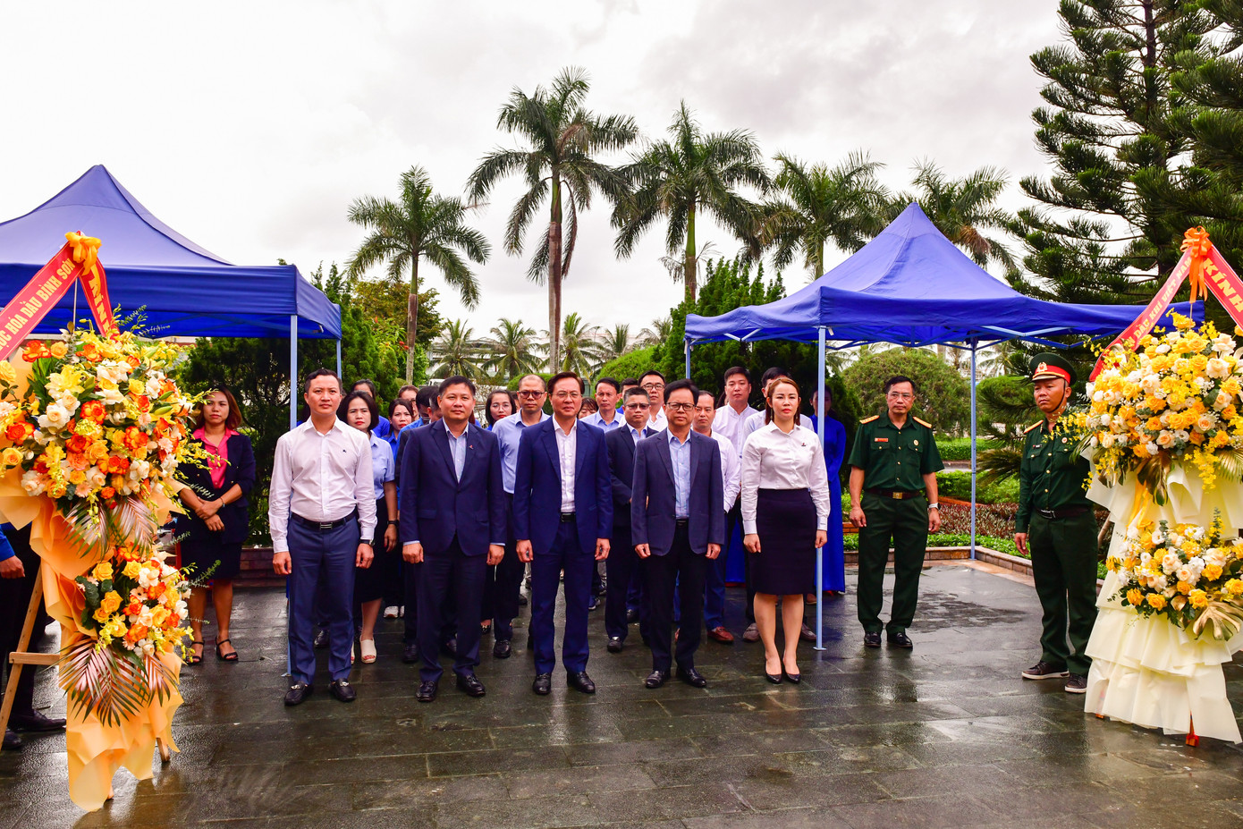 Buổi lễ kỷ niệm 101 năm ngày sinh cố Thủ tướng Võ Văn Kiệt được tổ chức tại tượng đài cố Thủ tướng trong khuôn viên NMLD Dung Quất