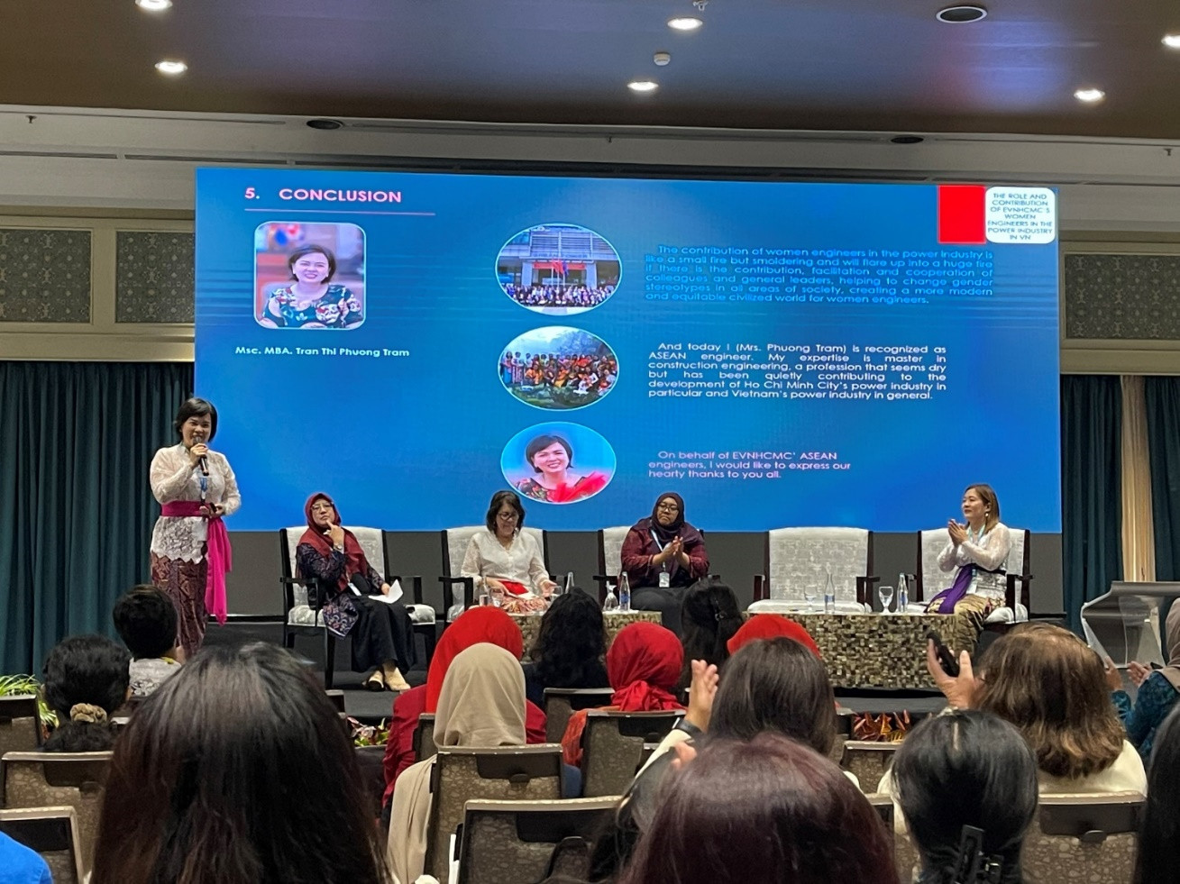Nữ kỹ sư Trần Thị Phương Trâm trình bày tham luận về “Vai trò và sự đóng góp của các nữ kỹ sư EVNHCMC trong ngành điện tại Việt Nam.