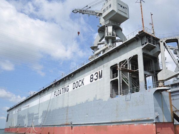 Ụ nổi cũ kỹ gỉ sét Vinalines mua về từ Nga, Ảnh: VNE