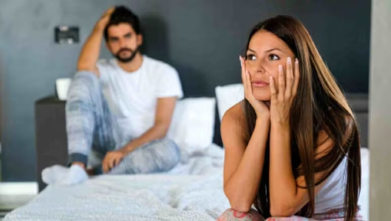 Phụ nữ trong giai đoạn mãn kinh thường không muốn được đụng chạm nhiều về thể xác.