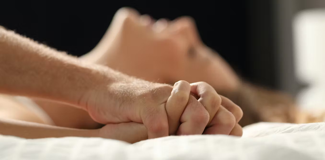 Phụ nữ lớn tuổi luôn biết chính xác những gì họ muốn, thậm chí nằm lòng cả sở thích “yêu” của bạn tình. Phụ nữ lớn tuổi luôn biết chính xác những gì họ muốn, thậm chí nằm lòng cả sở thích “yêu” của bạn tình.