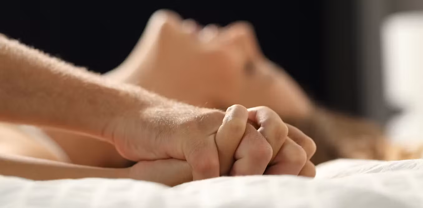 Phụ nữ lớn tuổi luôn biết chính xác những gì họ muốn, thậm chí nằm lòng cả sở thích “yêu” của bạn ti**.