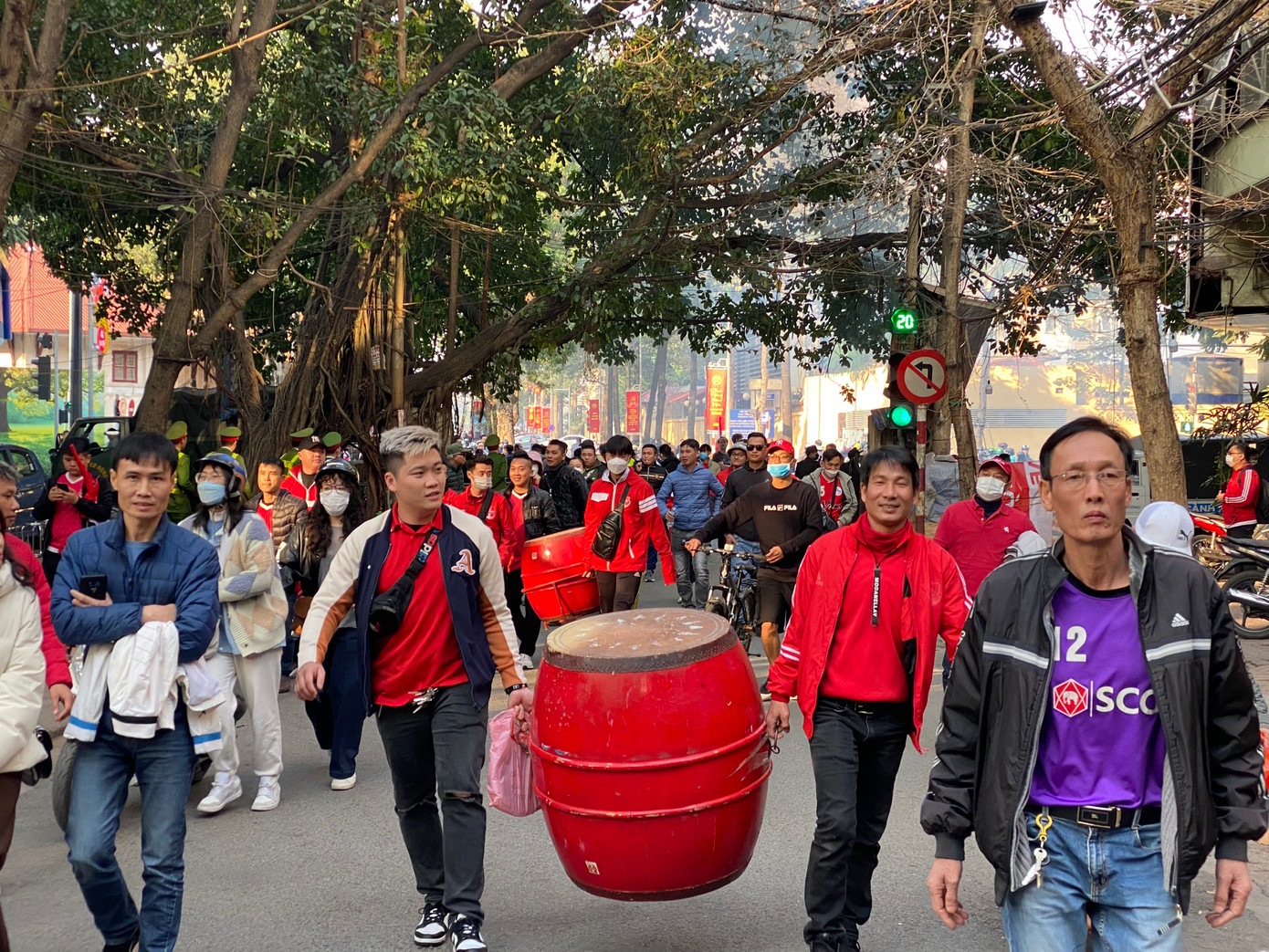 Mọi ngả đường đều dẫn tới Sân vận động Hàng Đẫy ảnh 30