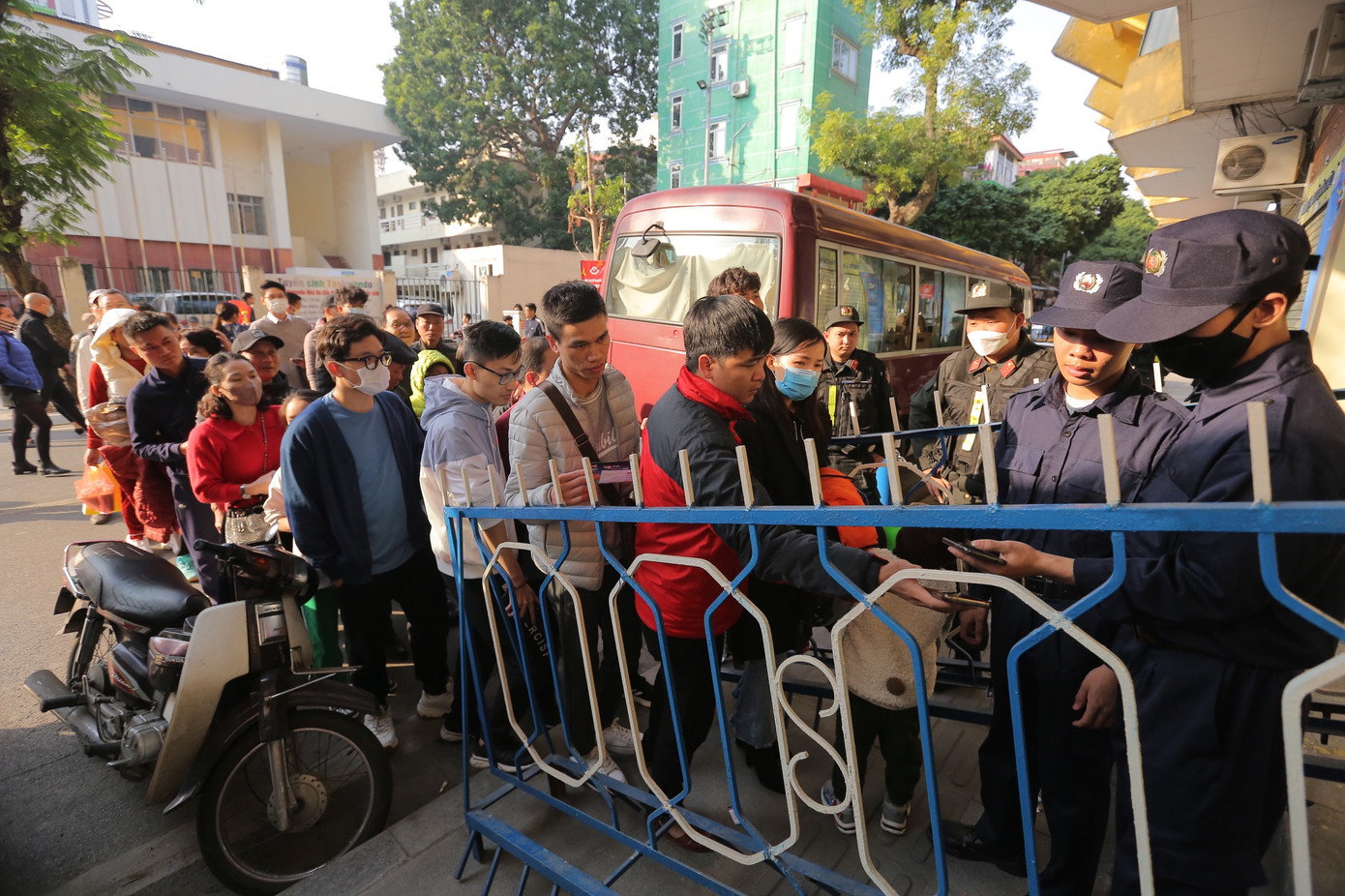 Mọi ngả đường đều dẫn tới Sân vận động Hàng Đẫy ảnh 23