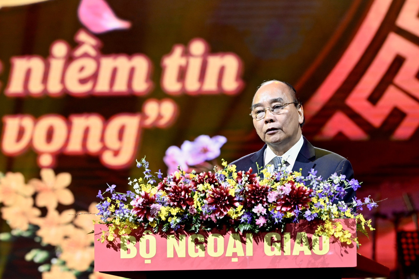 Chủ tịch nước Nguyễn Xuân Phúc chúc Tết kiều bào trong chương trình Xuân Quê hương 2023 Chủ tịch nước Nguyễn Xuân Phúc chúc Tết kiều bào trong chương trình Xuân Quê hương 2023