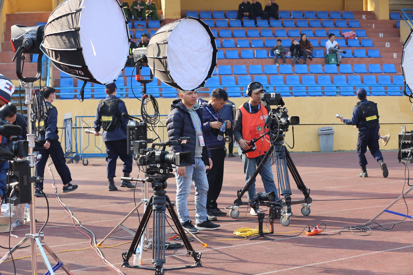 Mọi ngả đường đều dẫn tới Sân vận động Hàng Đẫy ảnh 10