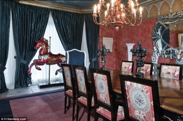 Phòng ngủ xa hoa va lộng lẫy Phòng chơi game hiện đại Phòng quần áo của Christina Aguilera Những phòng ngủ mang phong cách rất khác lạ Những chiếc đèn chùm lộng lẫy có mặt trong phòng tắm