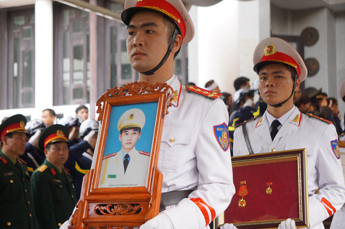 Tiễn biệt 3 liệt sĩ công an hy sinh ở Đồng Tâm ảnh 6