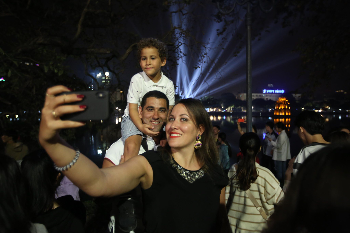 Pháo hoa rực sáng đón năm mới 2020 ảnh 8