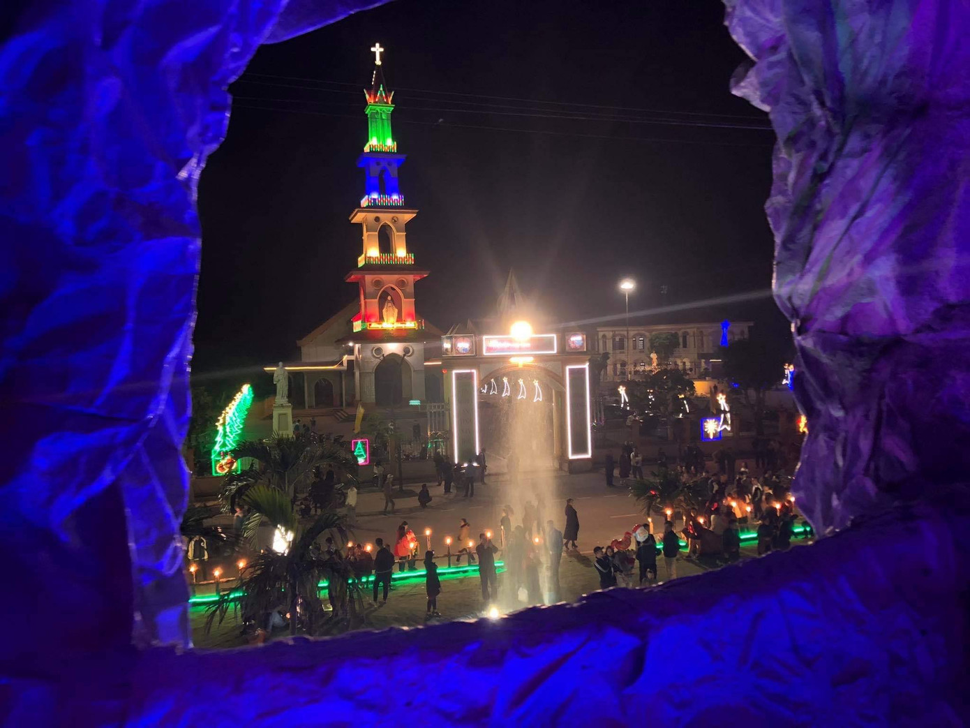 Cả nước tưng bừng đón chào Giáng sinh 2020 ảnh 34