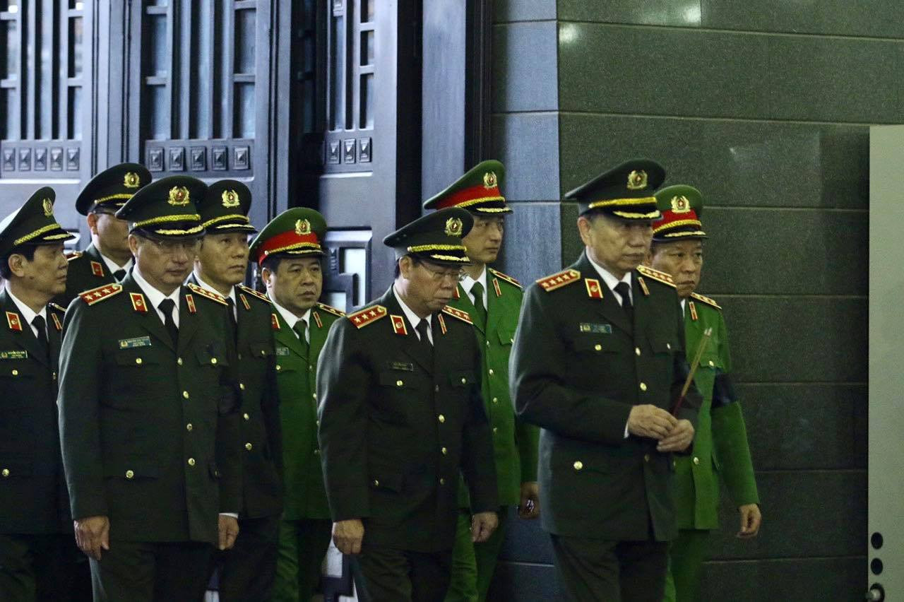 Tiễn biệt 3 liệt sĩ công an hy sinh ở Đồng Tâm ảnh 28