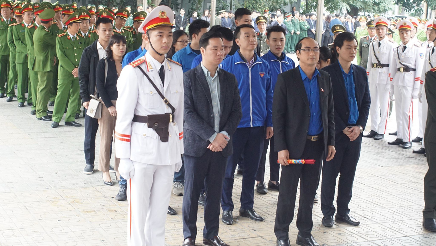 Tiễn biệt 3 liệt sĩ công an hy sinh ở Đồng Tâm ảnh 10