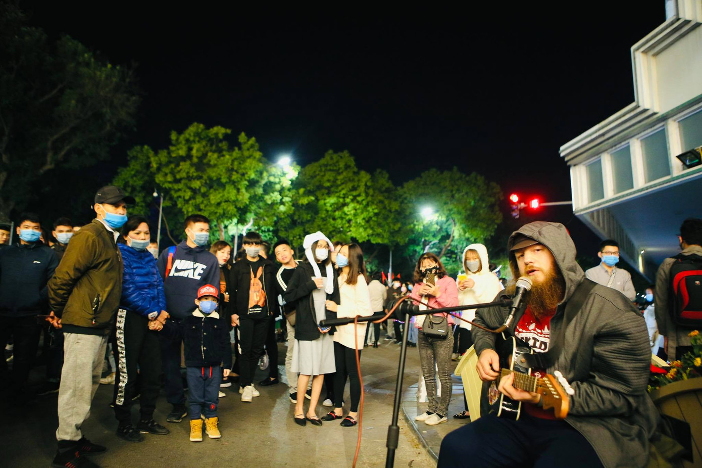 Pháo hoa rực sáng bầu trời, Việt Nam bước sang năm mới 2021 ảnh 62