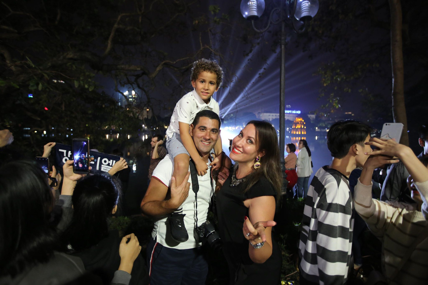 Pháo hoa rực sáng đón năm mới 2020 ảnh 7