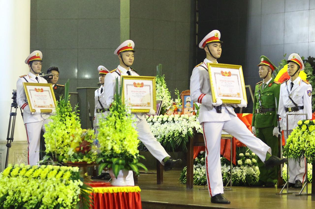 Tiễn biệt 3 liệt sĩ công an hy sinh ở Đồng Tâm ảnh 27