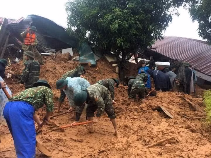 Tìm thấy 22 thi thể cán bộ chiến sĩ bị vùi lấp ở Quảng Trị ảnh 13