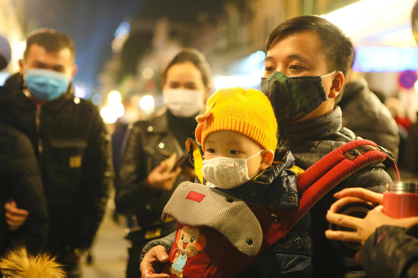 Pháo hoa rực sáng bầu trời, Việt Nam bước sang năm mới 2021 ảnh 61