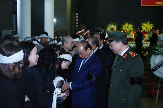 Tiễn biệt 3 liệt sĩ công an hy sinh ở Đồng Tâm ảnh 19