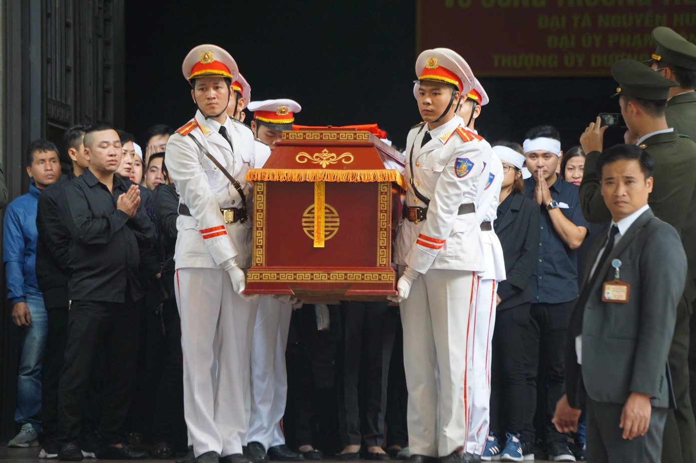 Tiễn biệt 3 liệt sĩ công an hy sinh ở Đồng Tâm ảnh 5