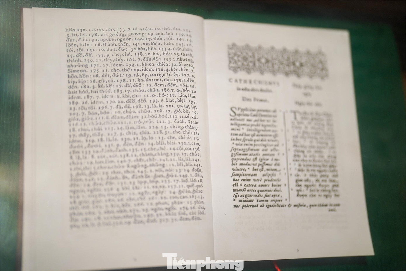 Tại nhà thờ Mằng Lăng còn lưu giữ cuốn sách chữ quốc ngữ đầu tiên của Việt Nam “Phép giảng tám ngày” của linh mục Alexandre de Rhodes in năm 1651 tại Roma, Italia.