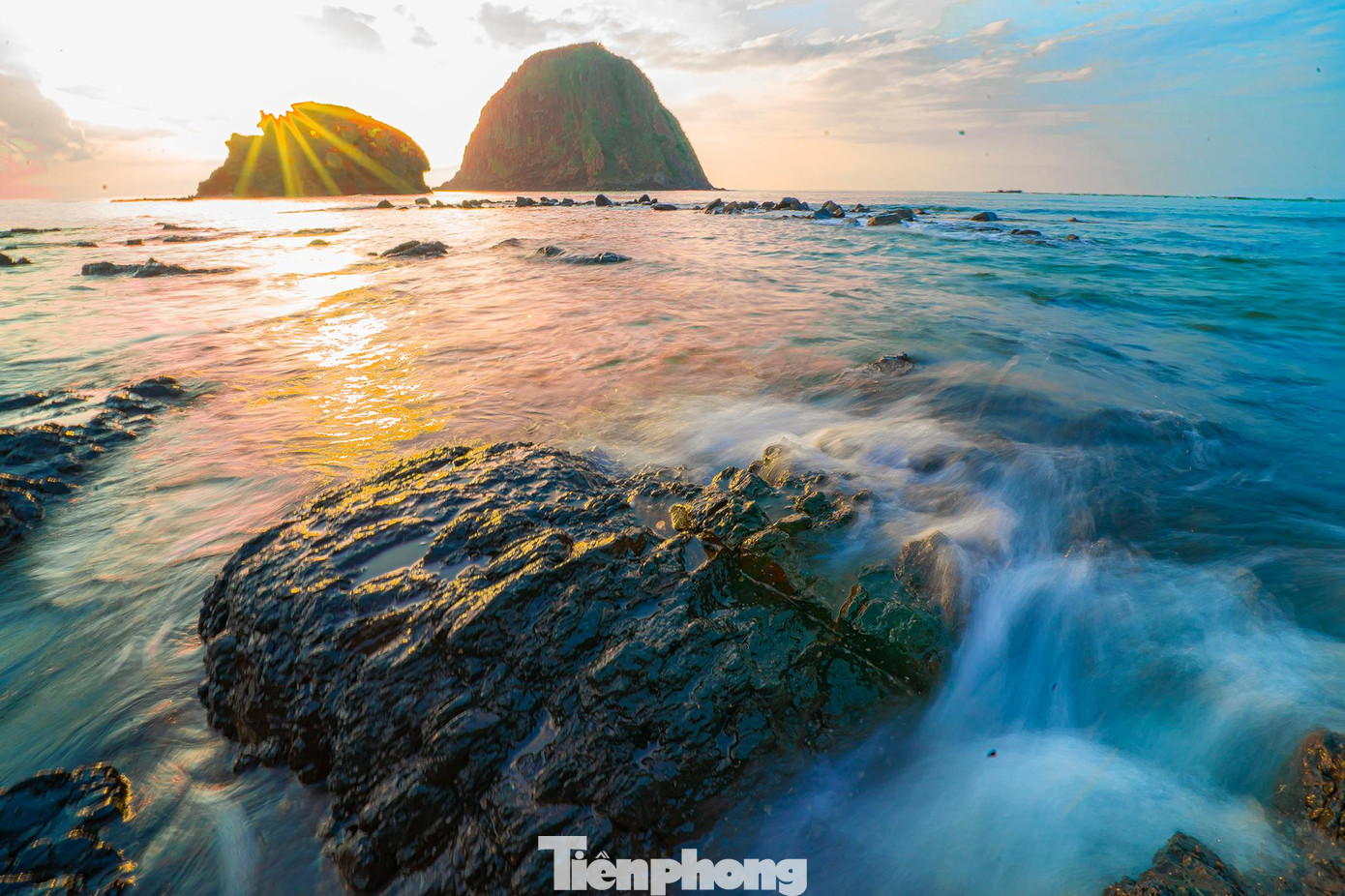 Bình minh Hòn Yến.