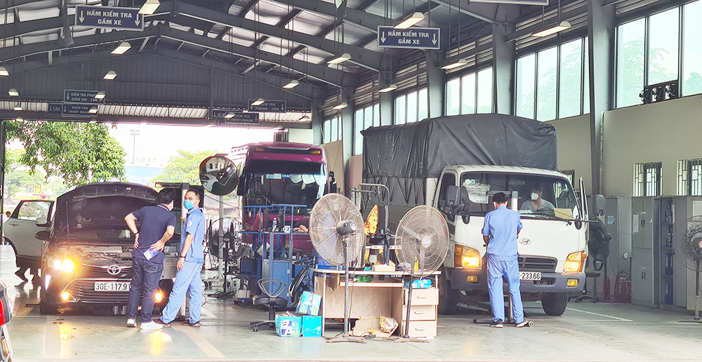 Bộ GTVT cho biết các trung tâm đăng kiểm hiện đã hết ùn tắc, năng lực thực tế vượt số lượng xe tới hạn đăng kiểm (Ảnh minh họa). Bộ GTVT cho biết các trung tâm đăng kiểm hiện đã hết ùn tắc, năng lực thực tế vượt số lượng xe tới hạn đăng kiểm (Ảnh minh họa).