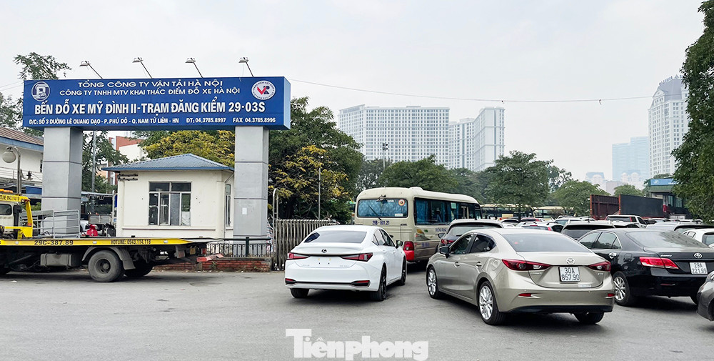 Tình trạng ùn tắc tại các trung tâm đăng kiểm ô tô đã được tạm thời giải quyết, nhưng có thể tái diễn ngay đầu năm tới (Ảnh minh hoạ: Như Ý). Tình trạng ùn tắc tại các trung tâm đăng kiểm ô tô đã được tạm thời giải quyết, nhưng có thể tái diễn ngay đầu năm tới (Ảnh minh hoạ: Như Ý).