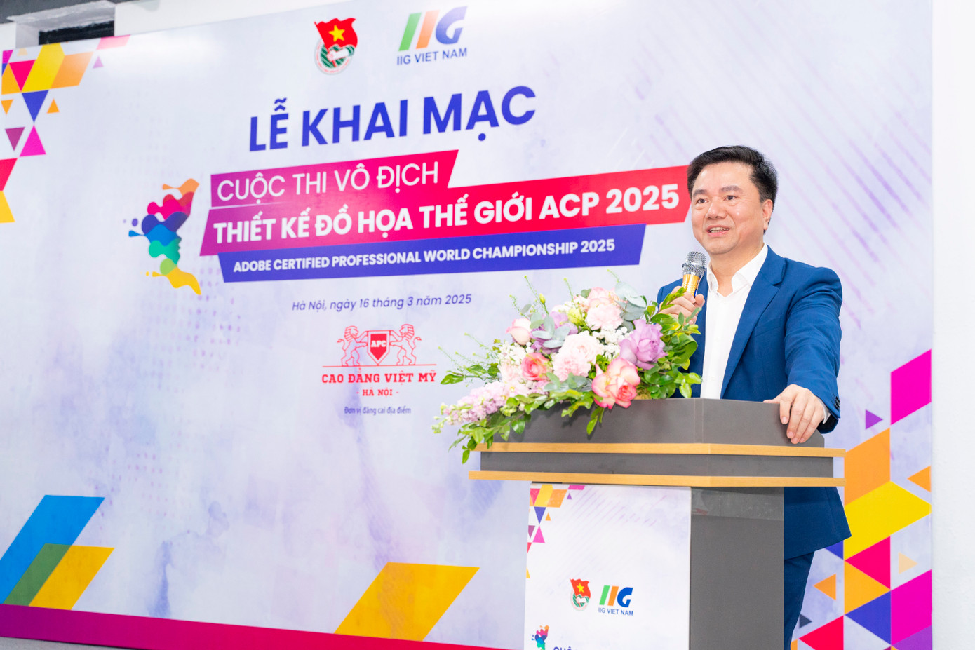 Ông Đoàn Hồng Nam, Chủ tịch Tổ chức Giáo dục IIG Việt Nam, đồng Ban tổ chức cấp quốc gia chia sẻ thông tin tại lễ khai mạc