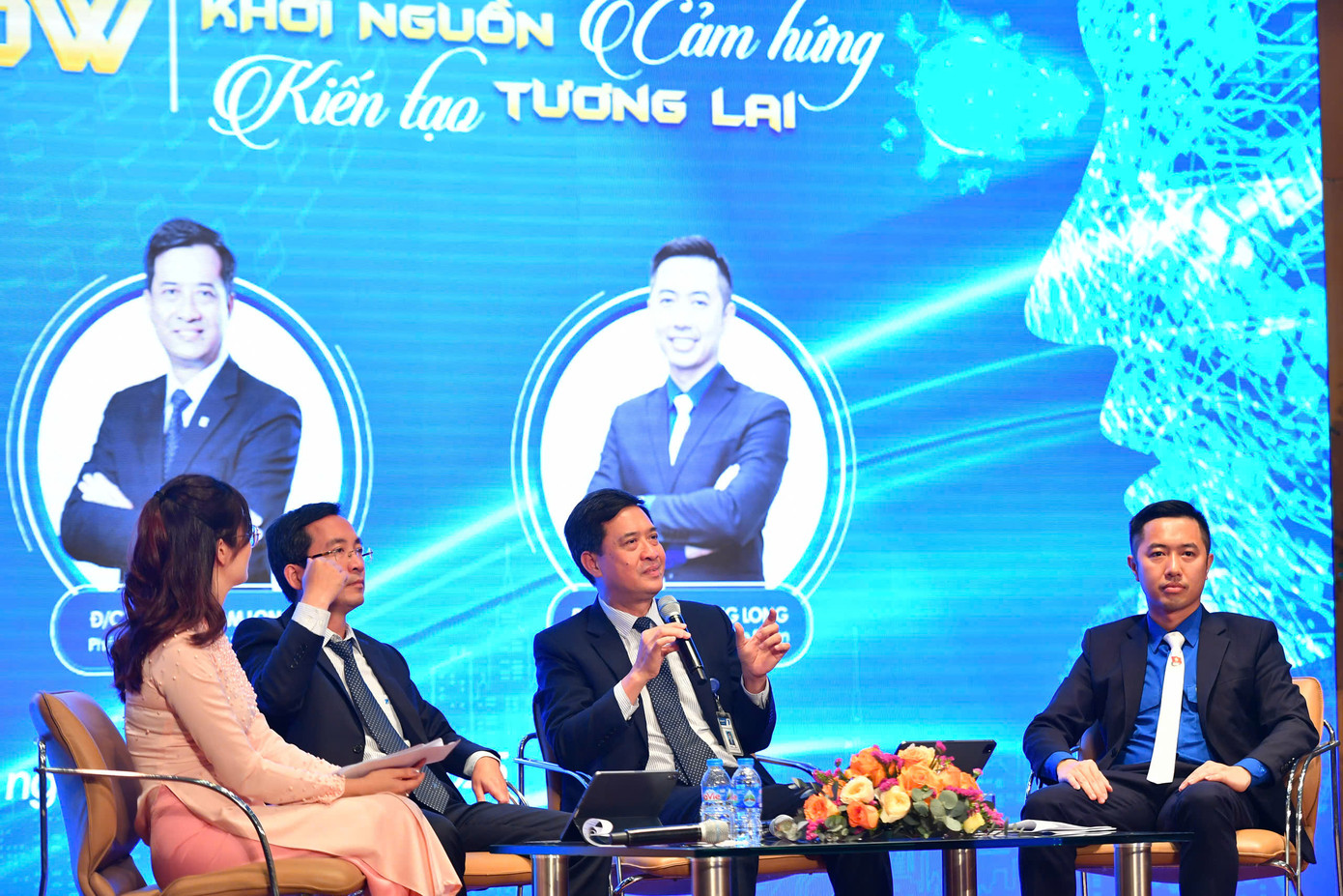 Ông Nguyễn Nam Long - Phó Tổng giám đốc Tập đoàn VNPT chia sẻ, truyền cảm hứng cho bạn trẻ tại chương trình. Ông Nguyễn Nam Long - Phó Tổng giám đốc Tập đoàn VNPT chia sẻ, truyền cảm hứng cho bạn trẻ tại chương trình.