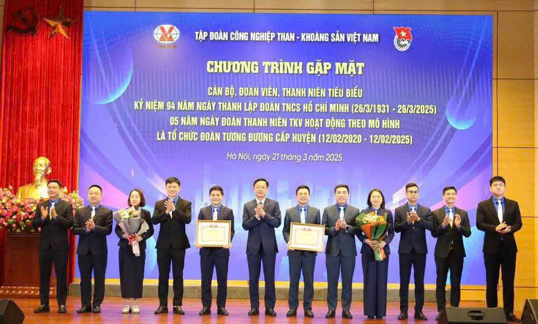 Đoàn Thanh niên TKV và Đoàn thanh niên than Quảng Ninh nhận bằng khen của tập đoàn