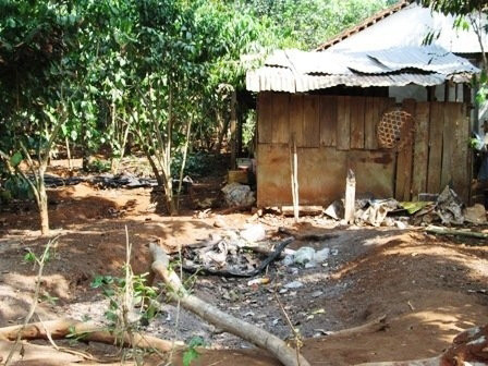 Vị trí bà Hương đốt và phi tang thi thể của bà Hà là hố rác phía sau nhà