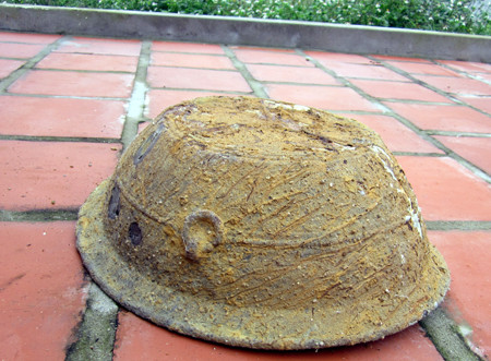 Chậu đồng, đồ tùy táng được chôn theo người quá cố