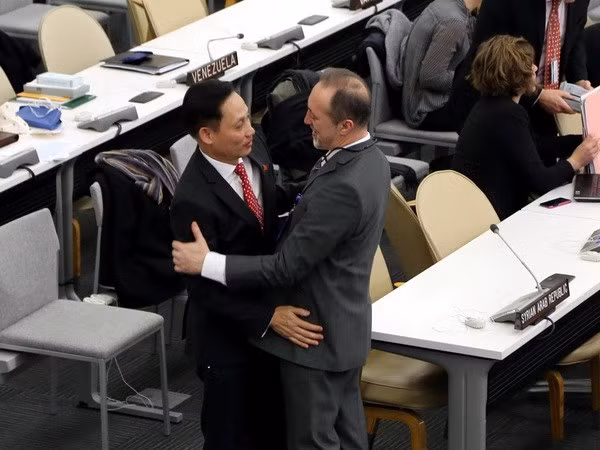 Các nước chúc mừng Việt Nam trúng cử với số phiếu bầu cao nhất. (Ảnh: Lê Dương-Quang Tuyến/Vietnam+