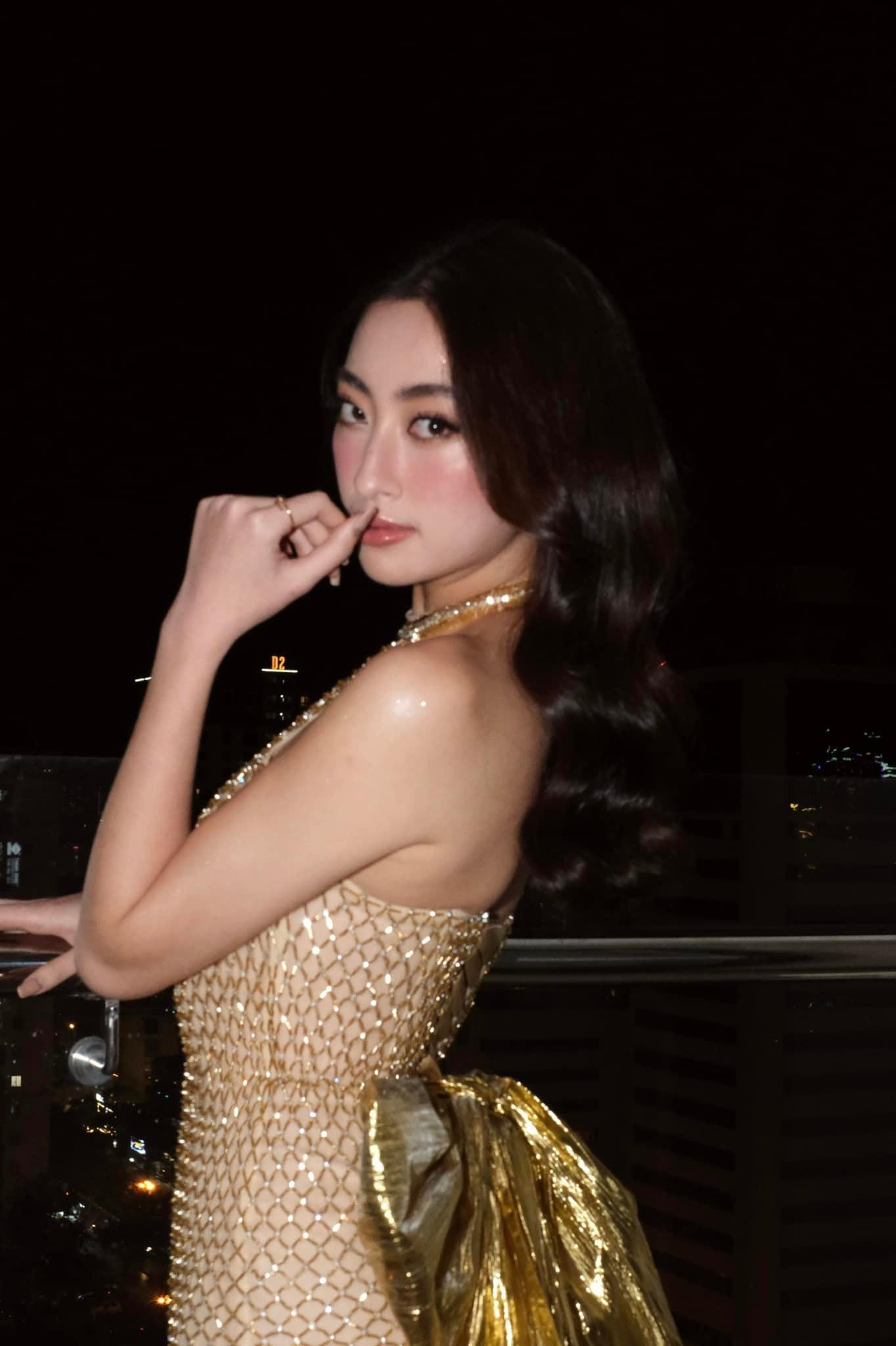 Thiết kế với phần nơ cách điệu ở phía sau mang lại vẻ ngọt ngào cho đương kim Miss World Vietnam 2019.