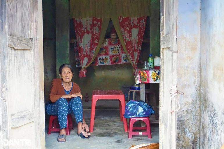 Hiện tại cụ Huệ đang sống một mình tại xã Cẩm Kim, TP Hội An. Hiện tại cụ Huệ đang sống một mình tại xã Cẩm Kim, TP Hội An.