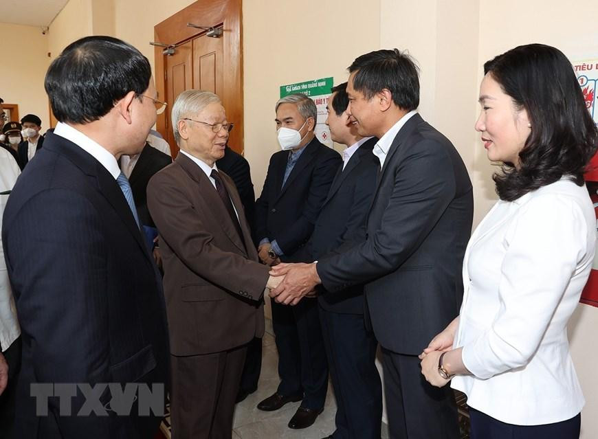 Tổng Bí thư Nguyễn Phú Trọng với các cán bộ trong Ban Thường vụ Tỉnh ủy và lãnh đạo chủ chốt tỉnh Quảng Ninh. Ảnh: Trí Dũng/TTXVN. Tổng Bí thư Nguyễn Phú Trọng với các cán bộ trong Ban Thường vụ Tỉnh ủy và lãnh đạo chủ chốt tỉnh Quảng Ninh. Ảnh: Trí Dũng/TTXVN.