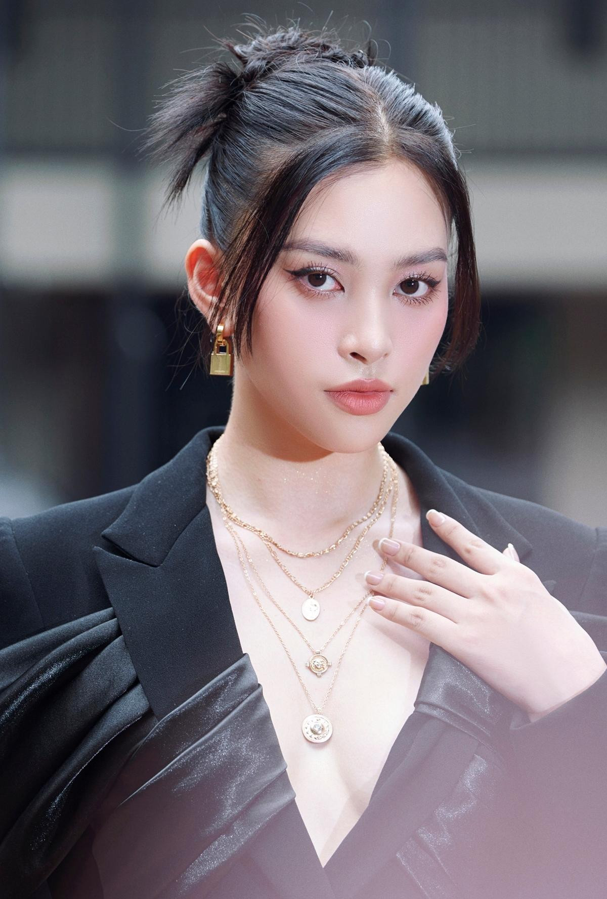 Hoa hậu Tiểu Vy hé lộ về vai diễn điện ảnh đầu tay khiến fans mong chờ. Hoa hậu Tiểu Vy hé lộ về vai diễn điện ảnh đầu tay khiến fans mong chờ.