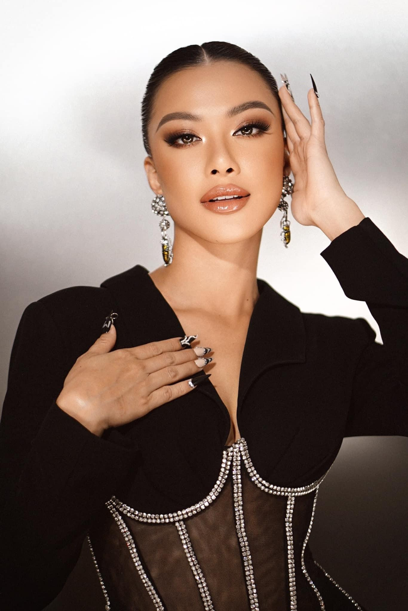 Á hậu Kim Duyên diện váy dáng corset khoe vẻ kiêu sa, quyến rũ.