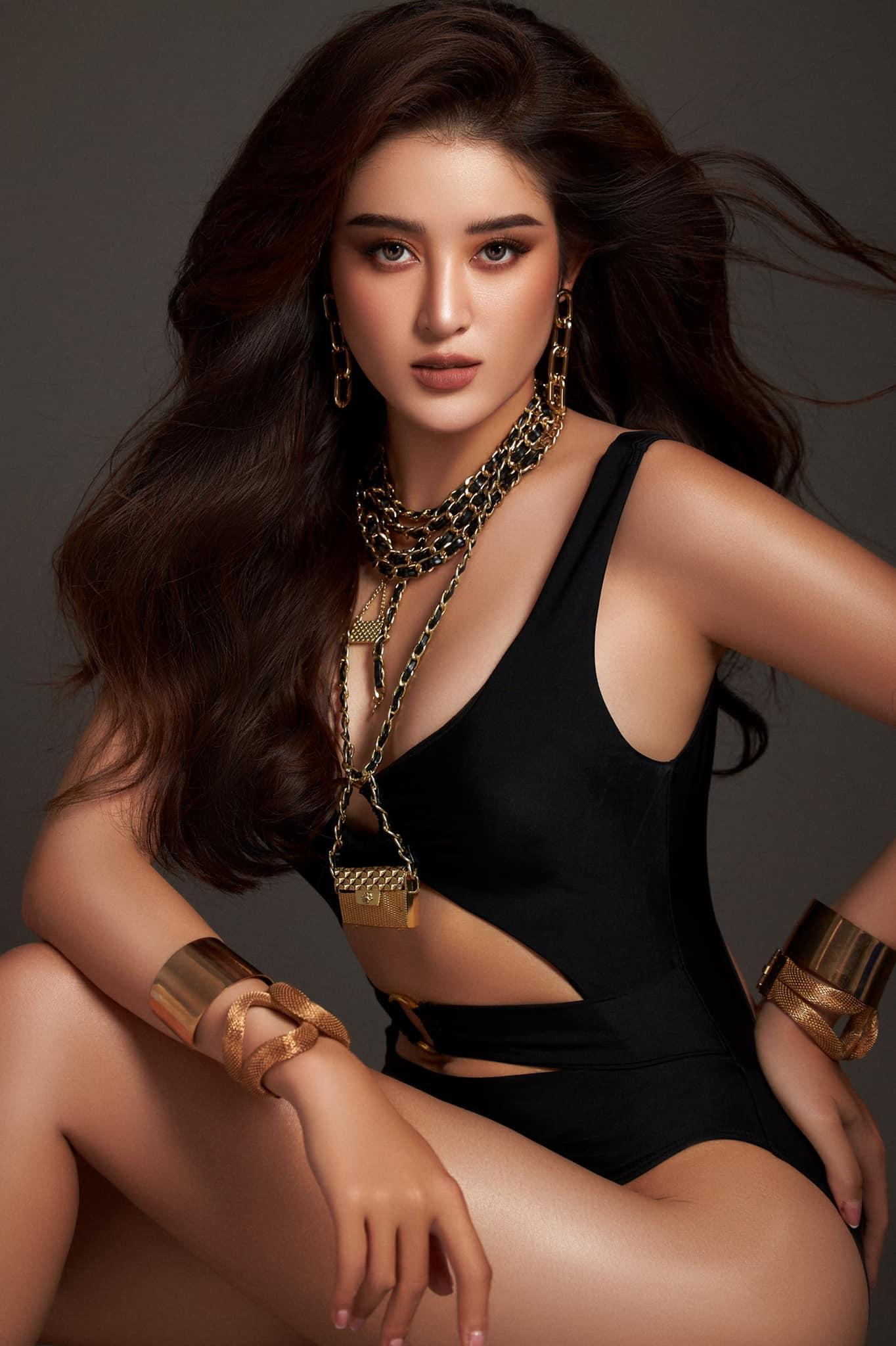 Á hậu Huyền My khoe trọn vóc dáng nóng bỏng với áo tắm màu đen cùng những đường cut-out táo bạo.