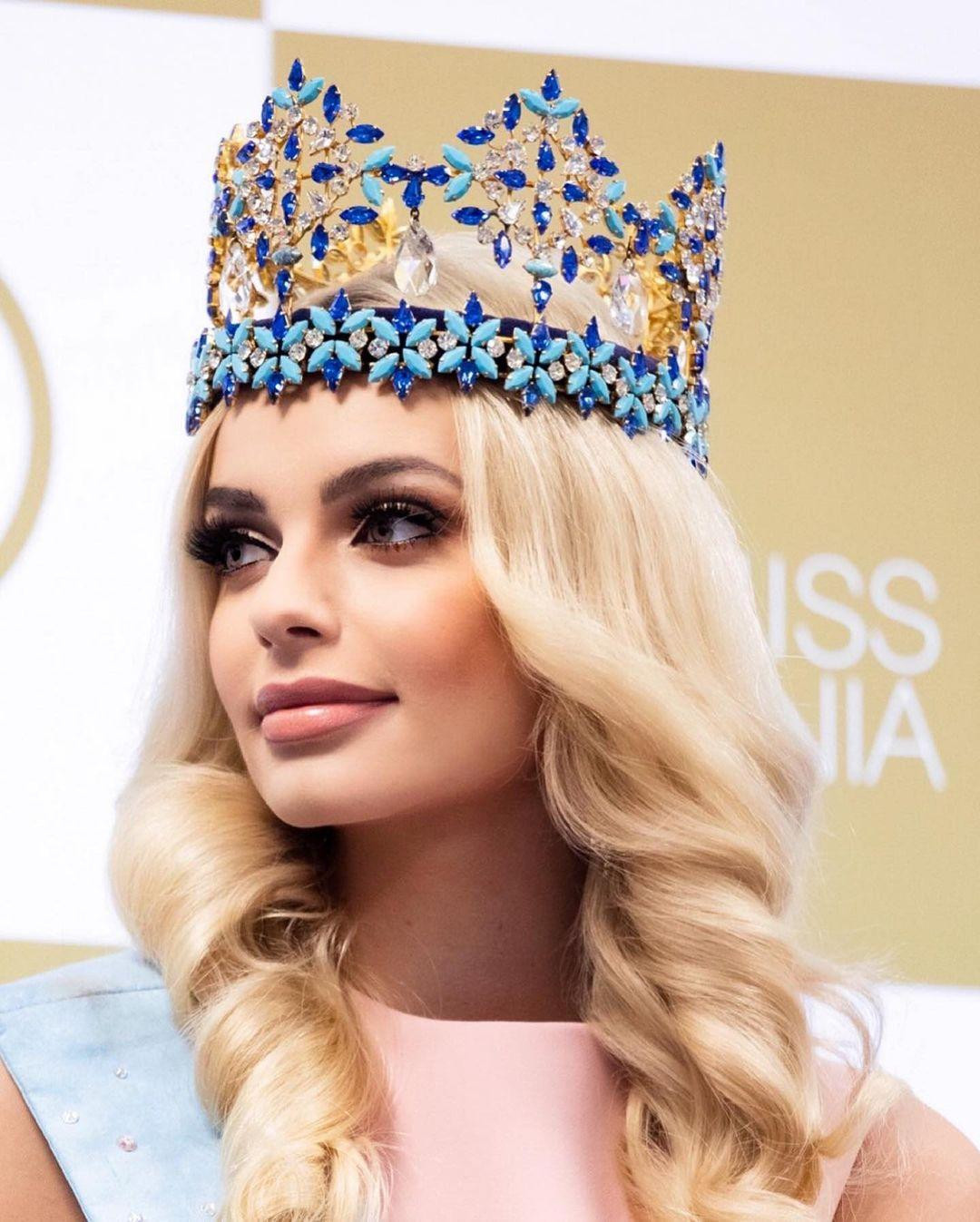 Karolina Bielawska là cô gái tóc vàng hiếm hoi đăng quang ngôi vị Hoa hậu Thế giới cao quý trong khoảng một thập kỷ qua.