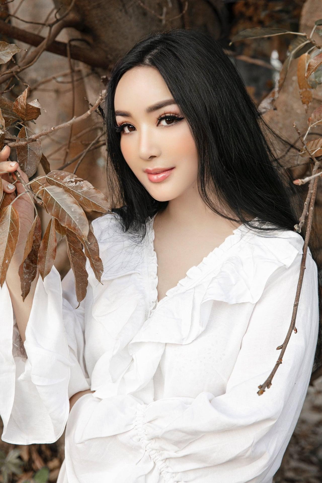 Hoa hậu Đền Hùng Giáng My đẹp như thiếu nữ trong bộ váy trắng tinh khiết.