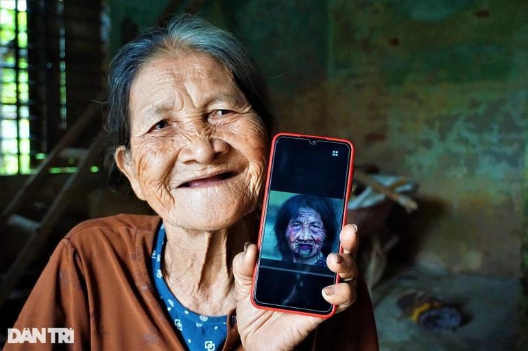 Đây là một kỷ niệm khó quên đối cụ Huệ trong bộ phim "để đời" của mình. Đây là một kỷ niệm khó quên đối cụ Huệ trong bộ phim "để đời" của mình.